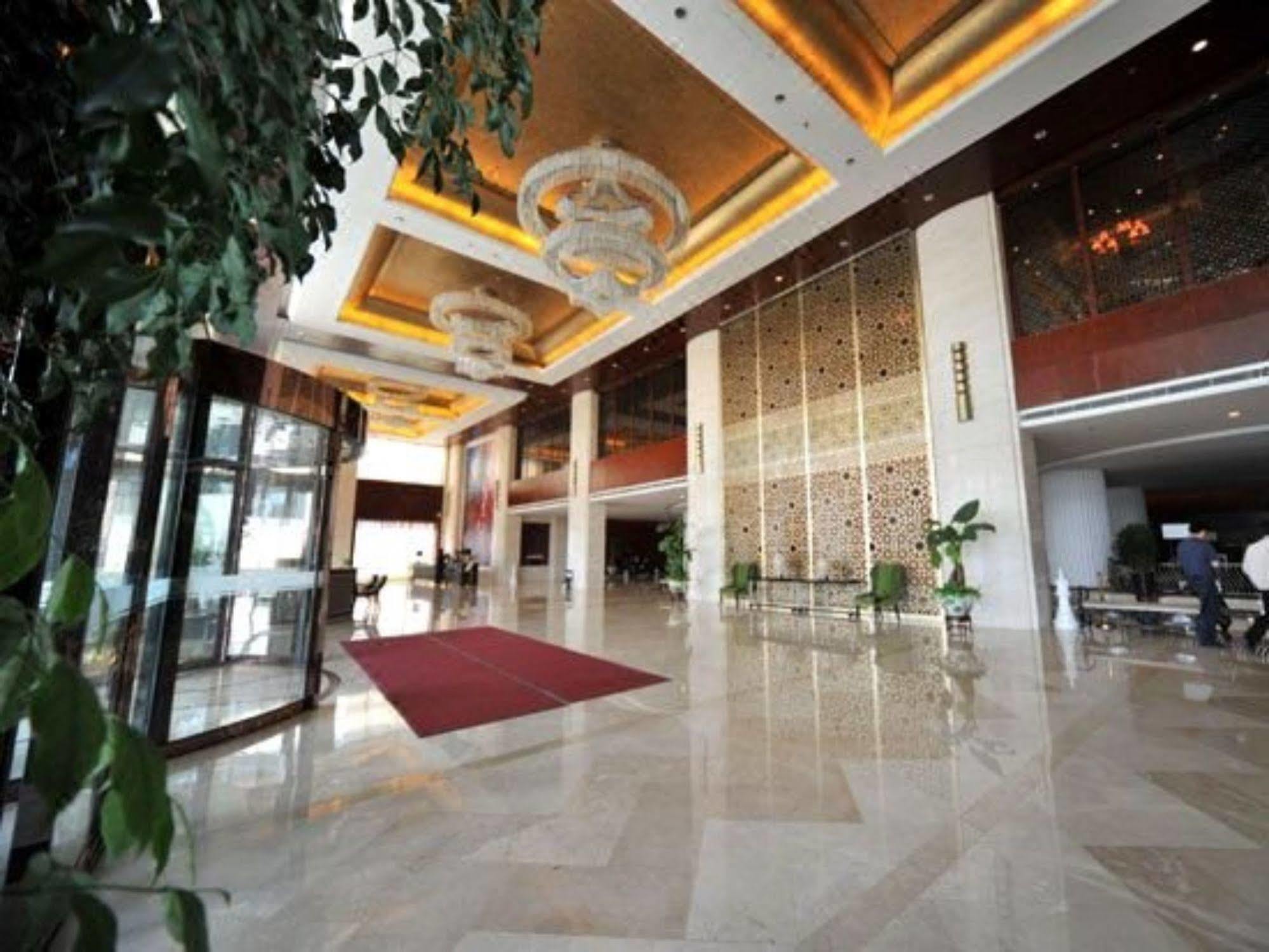 S&N Dalian Hotel Екстериор снимка
