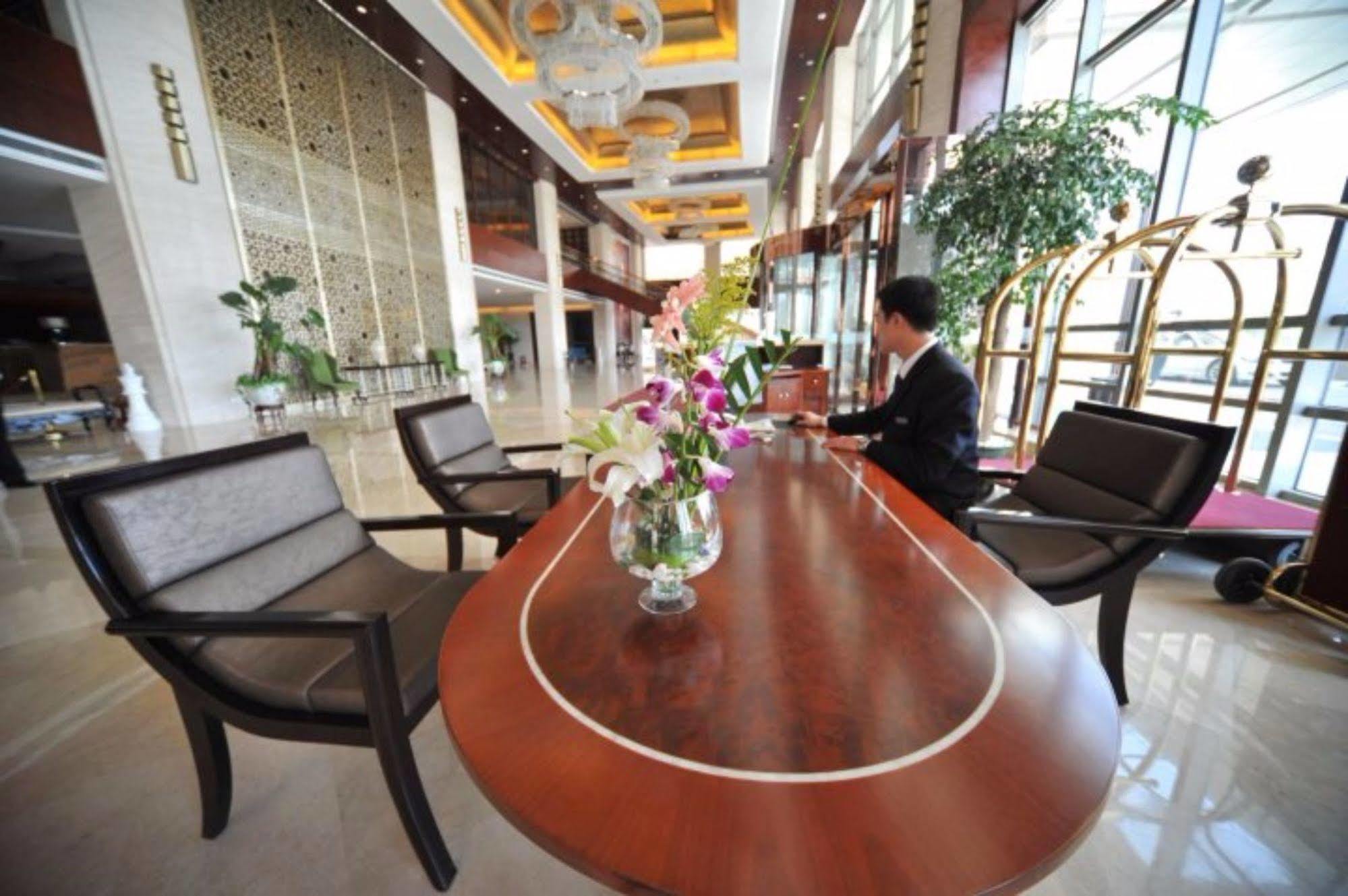 S&N Dalian Hotel Екстериор снимка