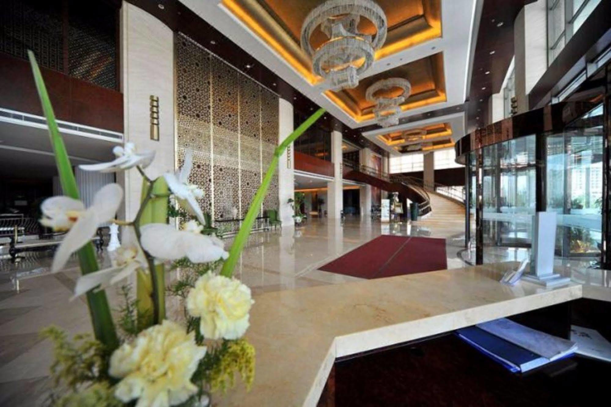 S&N Dalian Hotel Екстериор снимка