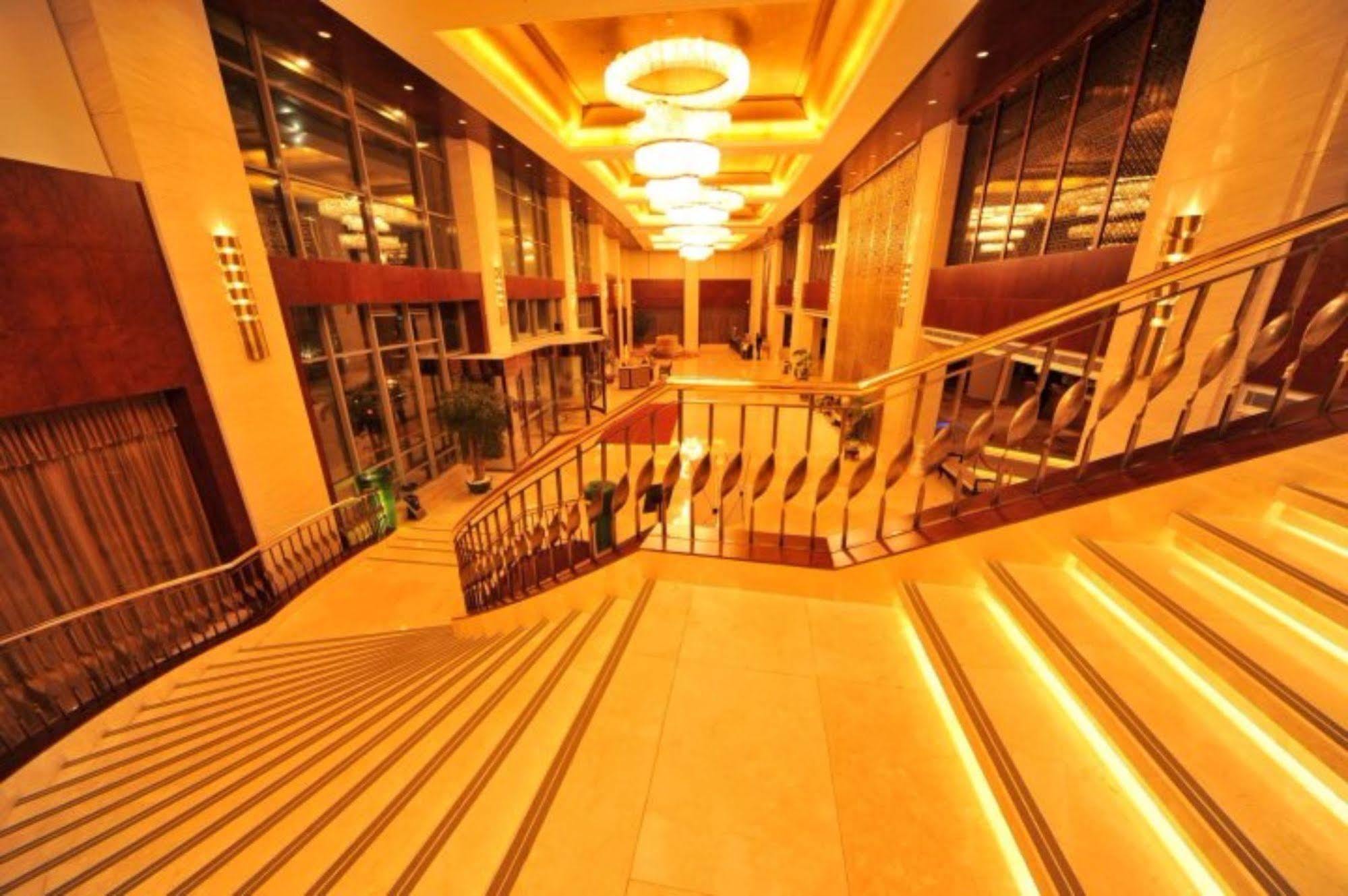 S&N Dalian Hotel Екстериор снимка